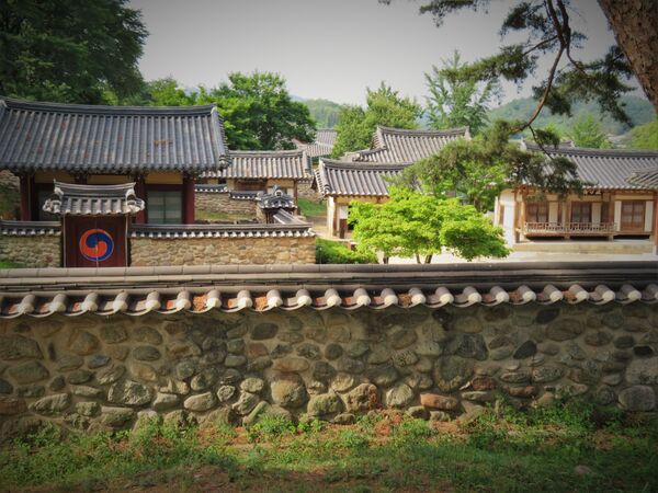 Sosu Seowon - самая старая частная неоконфуцианская академия в Южной Корее, созданная в период династии Чосон - Sputnik Азербайджан