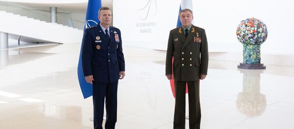 Валерий Герасимов встретился в Баку с Верховным главнокомандующим объединенными вооруженными силами НАТО генералом Тодом Уолтерсом - Sputnik Азербайджан