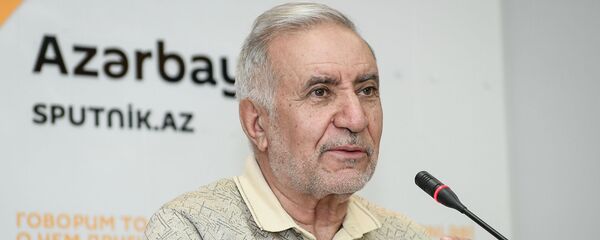 Председатель Союза свободных потребителей Эйюб Гусейнов Председатель Союза свободных потребителей Эйюб Гусейнов - Sputnik Азербайджан