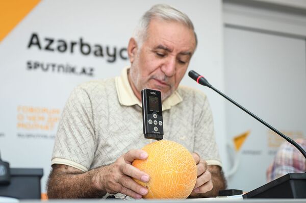 Меньше, да безопаснее: эксперт рассказал, как выбрать арбуз, чтобы выжить - Sputnik Азербайджан