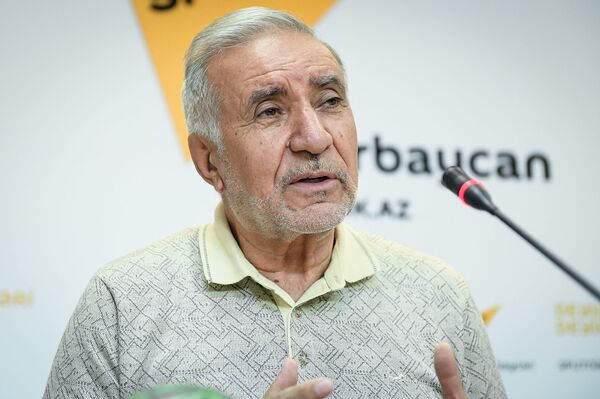 Председатель Союза свободных потребителей Эйюб Гусейнов - Sputnik Азербайджан