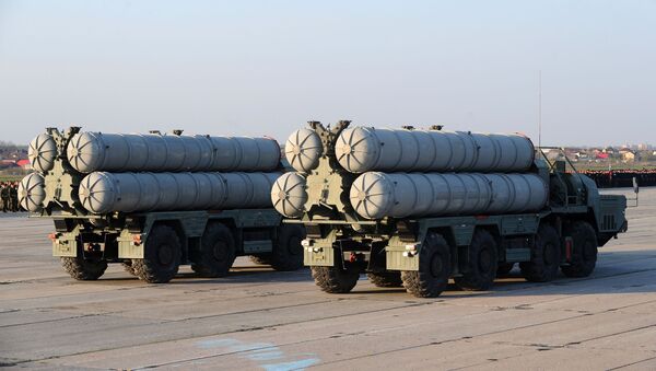 Зенитные ракетные системы (ЗРС) С-400 Триумф на репетиции парада Победы - Sputnik Azərbaycan