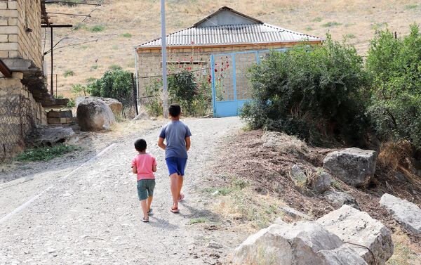 Дети из села ходят в школу в Сиязань - Sputnik Азербайджан