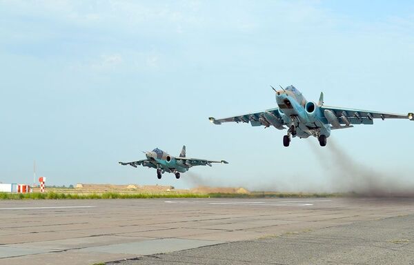 Азербайджан поднял в небо штурмовики - видео Азербайджан поднял в небо штурмовики - видео - Sputnik Азербайджан