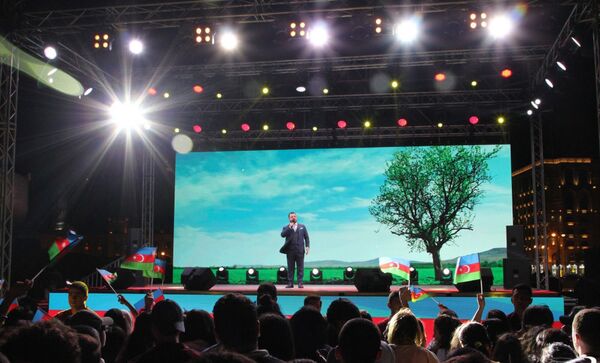 В Баку состоялся концерт к 50-летию прихода к власти Гейдара Алиева - Sputnik Азербайджан