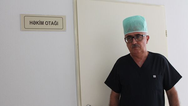 1 saylı Kliniki Tibbi Mərkəzin Cərrahi Tədris şöbəsinin müdiri Aydın Əlizadə - Sputnik Azərbaycan