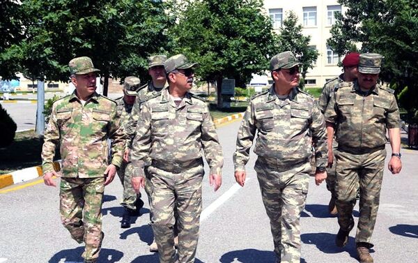 Закир Гасанов проверяет боеспособность воинских частей армии Азербайджана - Sputnik Азербайджан