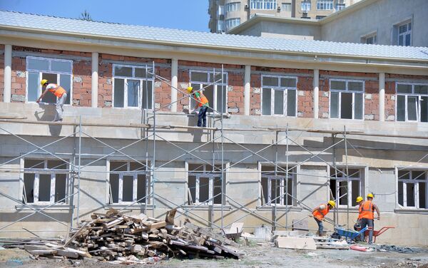 Ремонтно-строительные работы в одной из школ - Sputnik Азербайджан