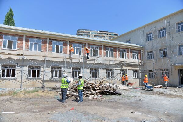 Большая стройка: к началу учебного года в Баку появятся новые школы - фото Большая стройка: к началу учебного года в Баку появятся новые школы - фото - Sputnik Азербайджан