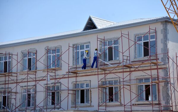 Ремонтно-строительные работы в одной из школ - Sputnik Азербайджан