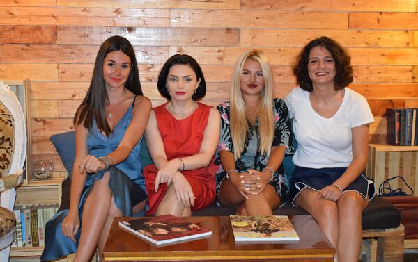 Состоялась премьера спектакля Чего хотят женщины по пьесе Ираны Гасымовой - Sputnik Азербайджан