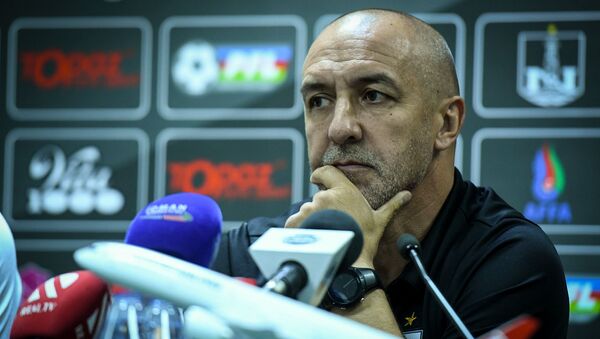 Главный тренер футбольного клуба Нефтчи Роберто Бордин на пресс-конференции - Sputnik Азербайджан