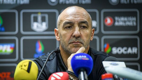 Главный тренер футбольного клуба Нефтчи Роберто Бордин на пресс-конференции - Sputnik Азербайджан
