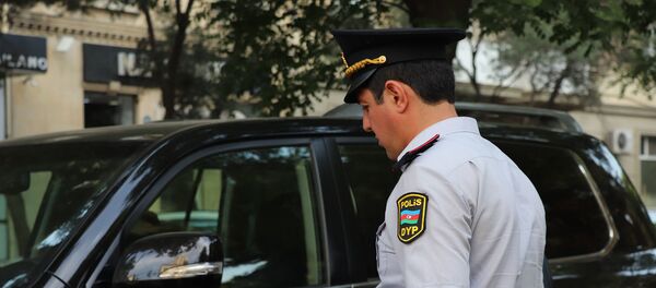 Bakı Şəhər Baş Polis İdarəsi tabeli orqanları, Nərimanov rayon Polis İdarəsinin əməkdaşları və jurnalistlərin iştirakı ilə Nərimanov rayonu ərazisində reyd Bakı Şəhər Baş Polis İdarəsi tabeli orqanları, Nərimanov rayon Polis İdarəsinin əməkdaşları və jurnalistlərin iştirakı ilə Nərimanov rayonu ərazisində reyd - Sputnik Азербайджан