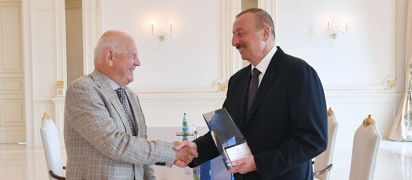 Президент Азербайджана Ильхам Алиев принял президента Европейских олимпийских комитетов Янеза Кочиянчича - Sputnik Азербайджан