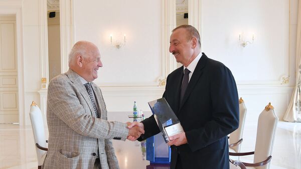 Президент Азербайджана Ильхам Алиев принял президента Европейских олимпийских комитетов Янеза Кочиянчича - Sputnik Азербайджан
