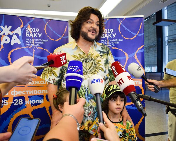 Киркоров: есть еще Дон Кихоты, как Эмин Агаларов, организующие грандиозные фестивали Киркоров: есть еще Дон Кихоты, как Эмин Агаларов, организующие грандиозные фестивали - Sputnik Азербайджан