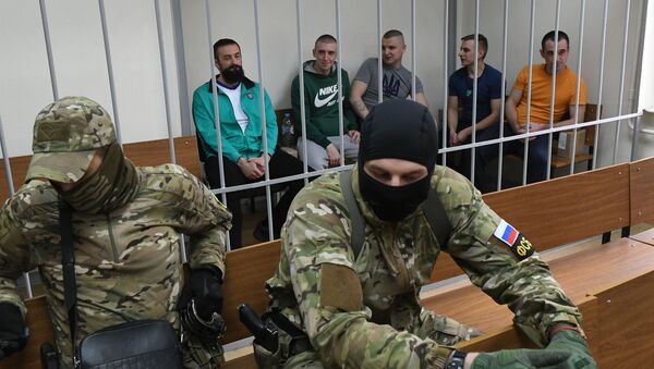 Задержанные украинские моряки на заседании Лефортовского суда города Москвы - Sputnik Azərbaycan