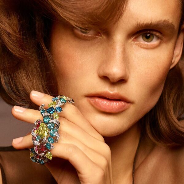 Chaumet представил новую коллекцию высокого ювелирного искусства Chaumet представил новую коллекцию высокого ювелирного искусства - Sputnik Азербайджан