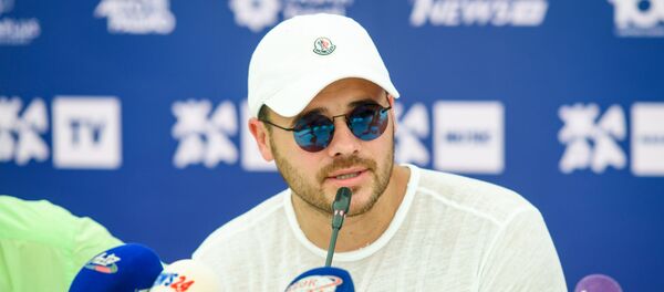 Эмин во время пресс-конференции, посвященной открытию международного музыкального фестиваля Жара Эмин во время пресс-конференции, посвященной открытию международного музыкального фестиваля Жара - Sputnik Азербайджан