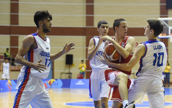 Матч между юношеской сборной Азербайджана по баскетболу и сборной Хорватии - Sputnik Азербайджан
