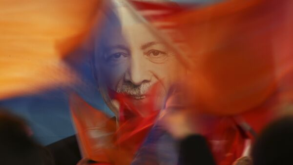 Türk bayrağı fonunda Ərdoğanın şəkli - Sputnik Azərbaycan