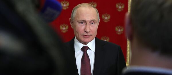 Президент РФ В. Путин выступил перед журналистами - Sputnik Азербайджан