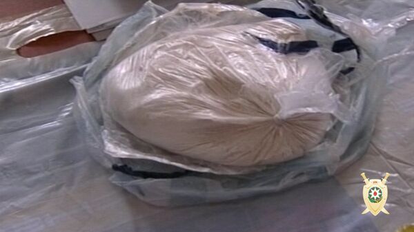 Килограммы наркотиков и АКМ: полиция взяла преступников - Sputnik Азербайджан