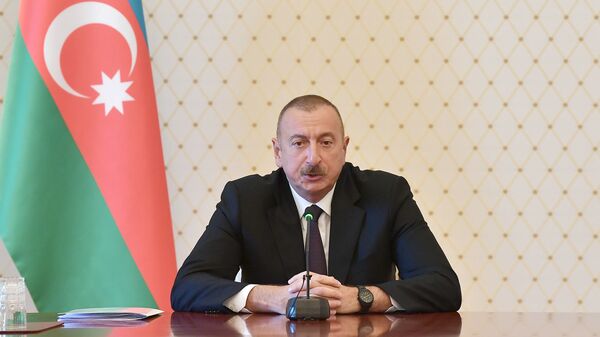Prezident İlham Əliyevin yanında sosial-iqtisadi sahə ilə bağlı müşavirə keçirilib  - Sputnik Азербайджан