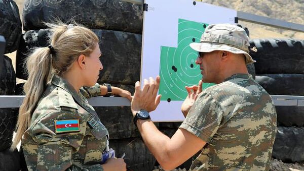 Азербайджанские военные врачи проходят подготовку к конкурсу Военно-медицинская эстафета - Sputnik Азербайджан