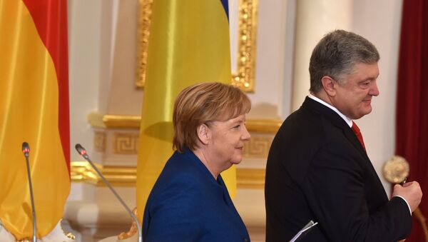 Pyotr Poroşenko və Angela Merkel - Sputnik Azərbaycan