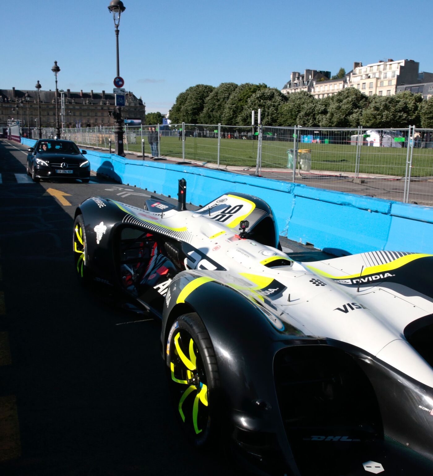 Первым победителем гонки Roborace стала команда Team Arrival