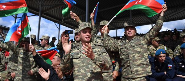 Военнослужащие команды армии Азербайджана во время соревнований Танкового биатлона на V Армейских международных играх-2019 в парке Патриот. Военнослужащие команды армии Азербайджана во время соревнований Танкового биатлона на V Армейских международных играх-2019 в парке Патриот. - Sputnik Азербайджан