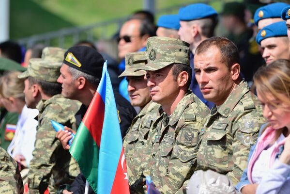 Азербайджанские танкисты-болельщики на Армейских играх, полигон Алабино под Москвой - Sputnik Азербайджан