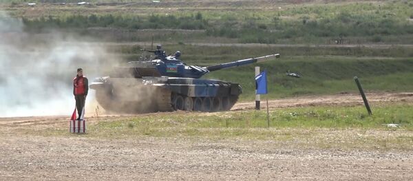 Открыть огонь: азербайджанские танкисты на Армейских играх-2019 Открыть огонь: азербайджанские танкисты на Армейских играх-2019 - Sputnik Азербайджан
