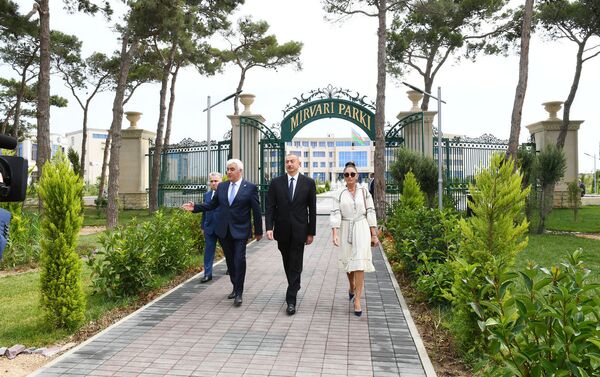 Президент Ильхам Алиев и первая леди Мехрибан Алиева приняли участие в открытии паркового комплекса Мирвари - Sputnik Азербайджан