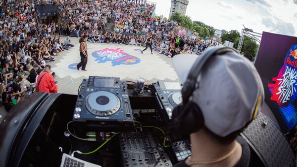 Танцевальный конкурс Red Bull Dance Your Style Танцевальный конкурс Red Bull Dance Your Style - Sputnik Азербайджан