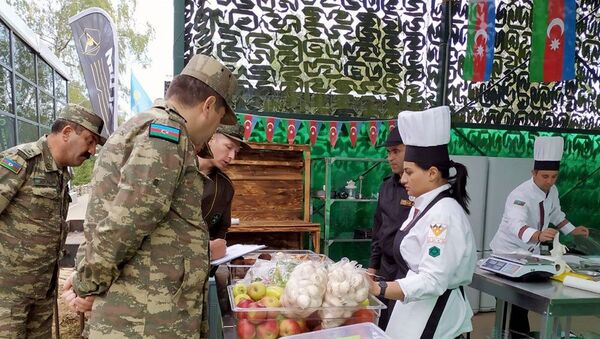 Азербайджанские военные повара вышли победителями второго этапа конкурса Полевая кухня - Sputnik Азербайджан