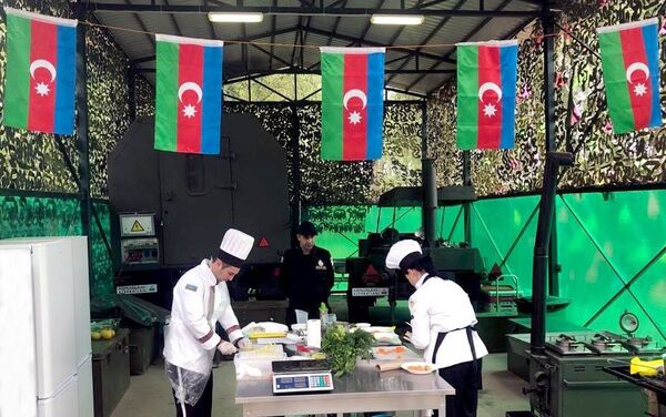 Азербайджанские военные повара вышли победителями второго этапа конкурса Полевая кухня - Sputnik Азербайджан