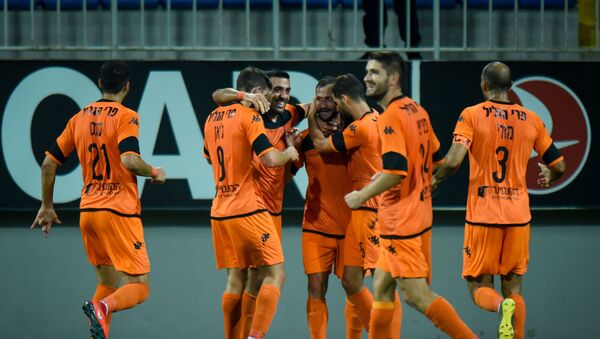 Матч третьего квалификационного раунда Лиги Европы между Нефтчи и израильским Бней Иегудой - Sputnik Azərbaycan
