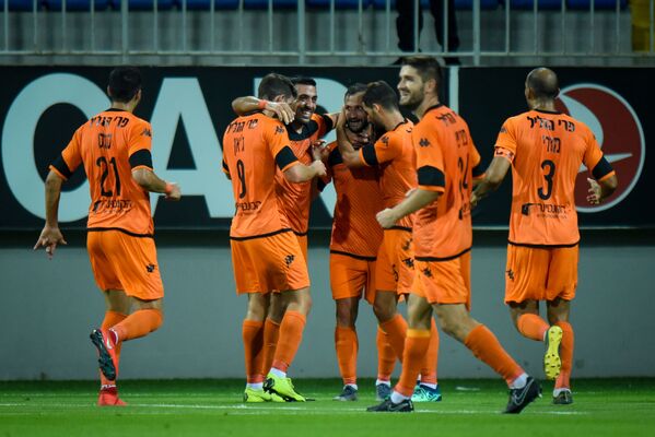 Матч третьего квалификационного раунда Лиги Европы между Нефтчи и израильским Бней Иегудой - Sputnik Азербайджан