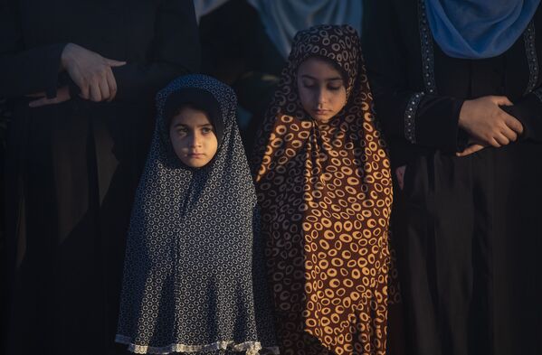 Палестинцы во время молитвы в день праздника жертвоприношения Гурбан-байрам в Газе  - Sputnik Азербайджан