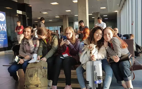 Азербайджанские школьники приняли участие в культурно-образовательной поездке в Санкт-Петербург - Sputnik Азербайджан