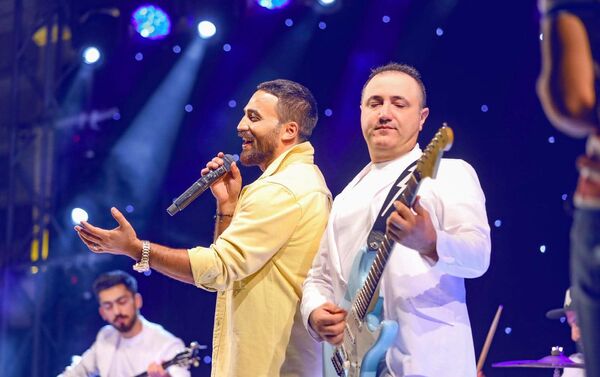 Известный азербайджанский исполнитель Замик Гусейнов выступил с сольным концертом в Нахчыване - Sputnik Азербайджан