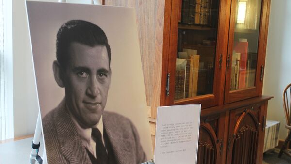 Ранее неизвестная фотография автора Дж. Д. Сэлинджера демонстрируется в Университете Нью-Гемпшира в Дареме - Sputnik Азербайджан