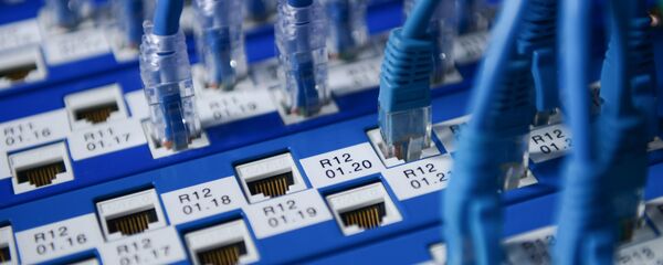 Сетевое оборудование в серверной Сетевое оборудование в серверной - Sputnik Азербайджан