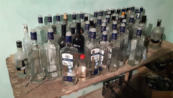Цех по производству контрафактного алкоголя в Бардинском районе - Sputnik Azərbaycan