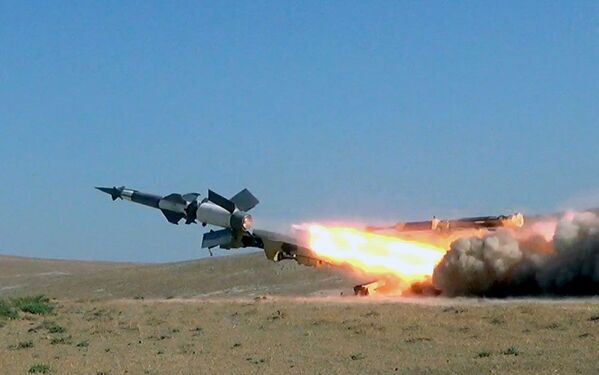 Зенитно-ракетные войска провели учения с боевой стрельбой - Sputnik Azərbaycan