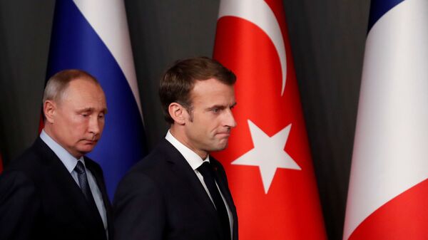 Vladimir Putin və Emmanuel Makron - Sputnik Azərbaycan