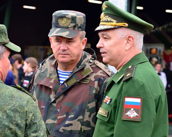 Министр обороны Беларуси Андрей Равков и секретарь Совета министров обороны СНГ Юрий Дашкин - Sputnik Азербайджан